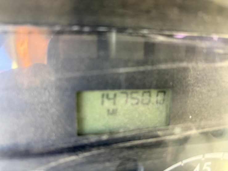 2015-freightliner-m2-106-image-14