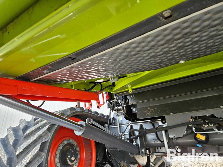 2020-claas-lexion-8700tt-image-11