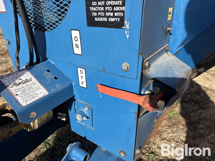 2010-kinze-1050-image-9