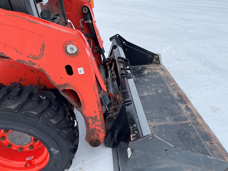 2022-kubota-ssv65-image-31