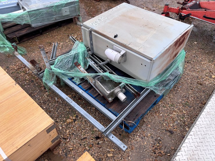 #8008-•-electrical-box-image-3