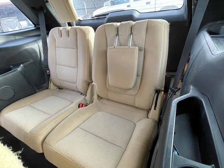 2017-ford-explorer-image-103