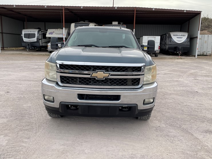 2011-chevrolet-silverado-2500hd-lt-image-2