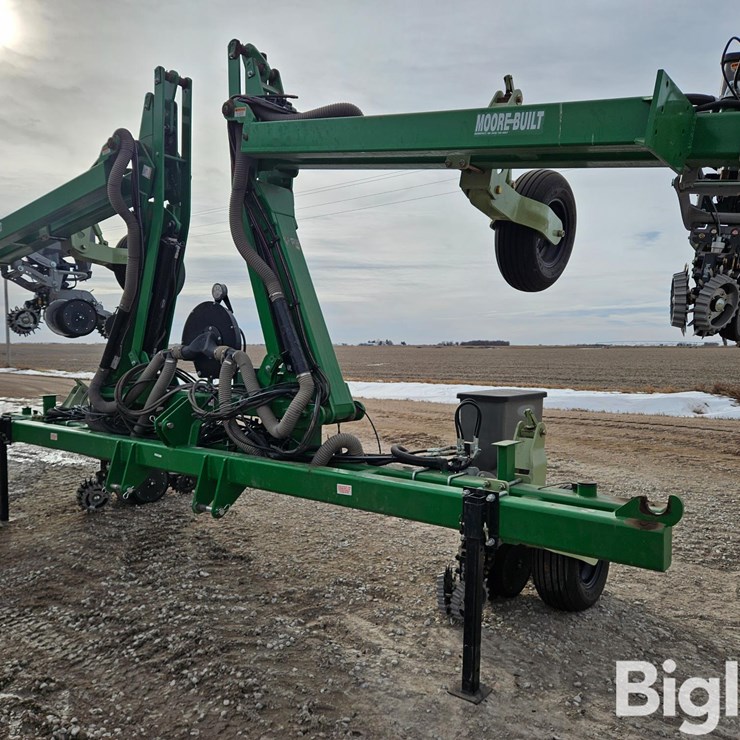 2023 INTERNATIONAL 40