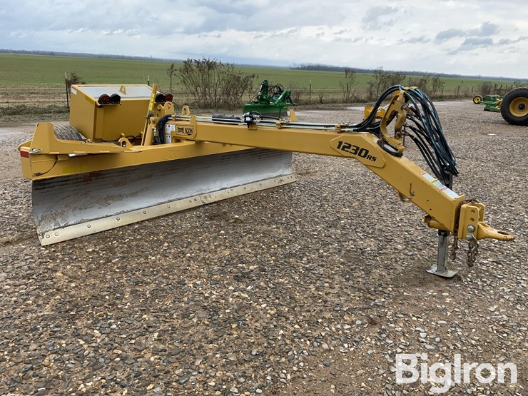 2023-landoll-icon-1230rs-pull-type-blade-image-3