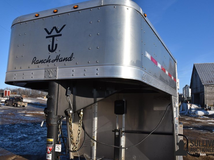 2025-wilson-livestock-trailer-image-9