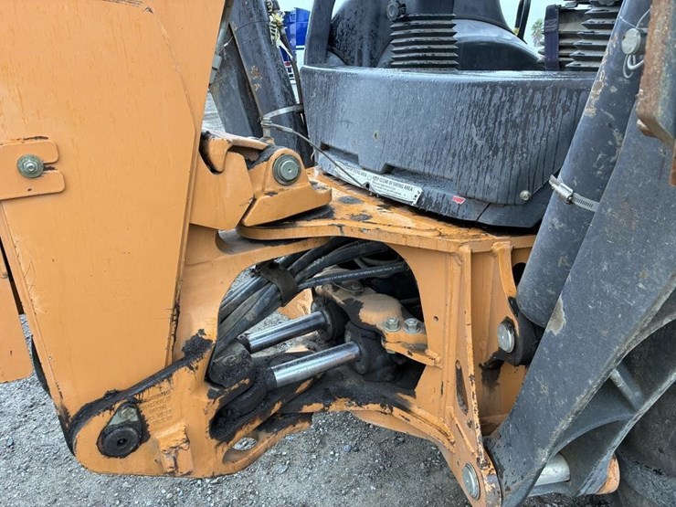 2018-case-580sn-image-14