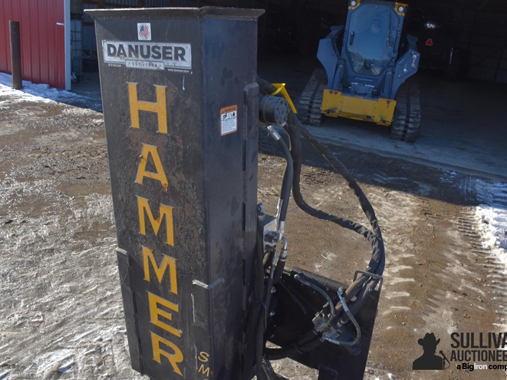 danuser-hammer-sm40-post-driver-skid-steer-attachment-image-6