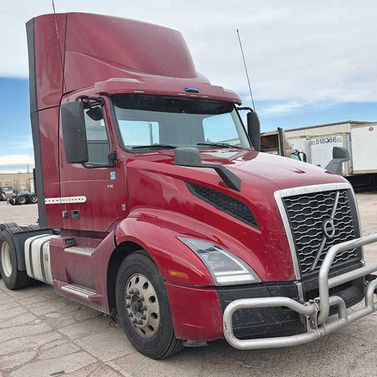 2022 VOLVO VNL 300
