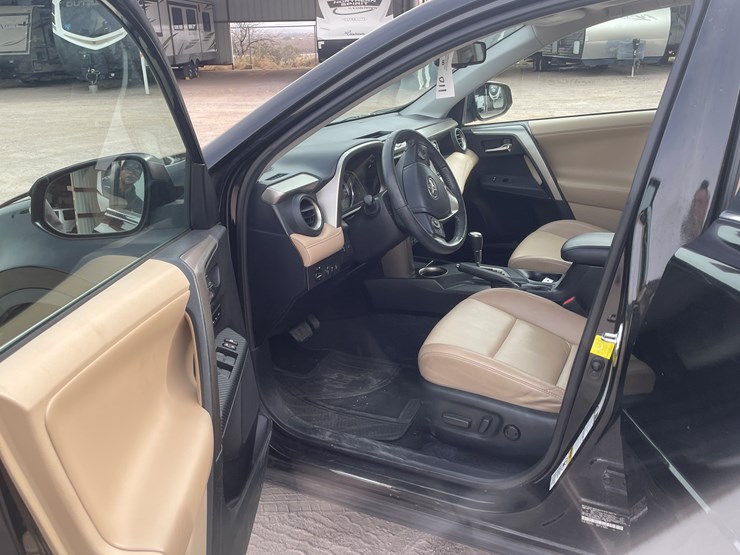 2013-toyota-rav4-image-16