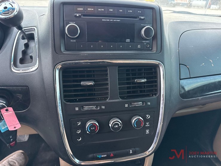 2015-dodge-grand-caravan-image-21