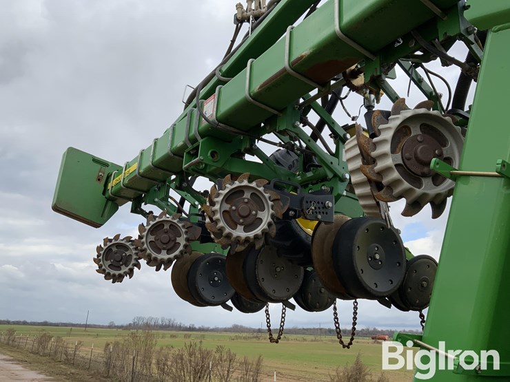 2015-john-deere-1725-image-18