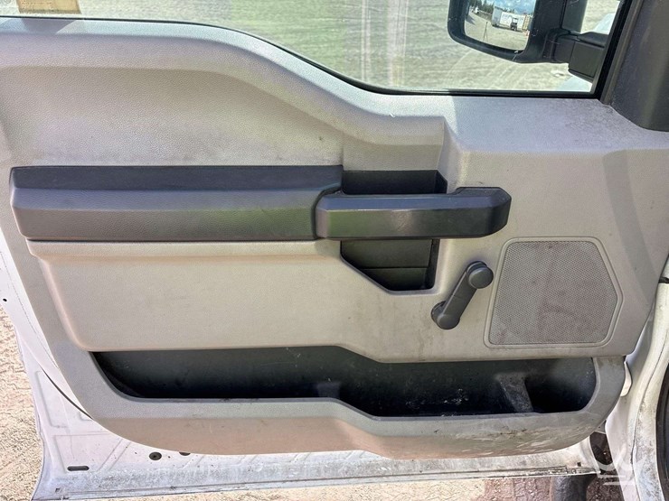 2017-ford-f550-image-13