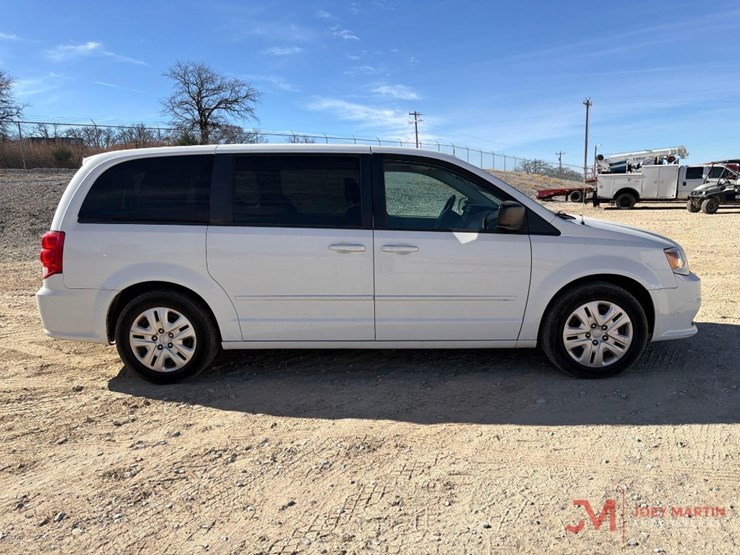 2016-dodge-grand-caravan-image-2
