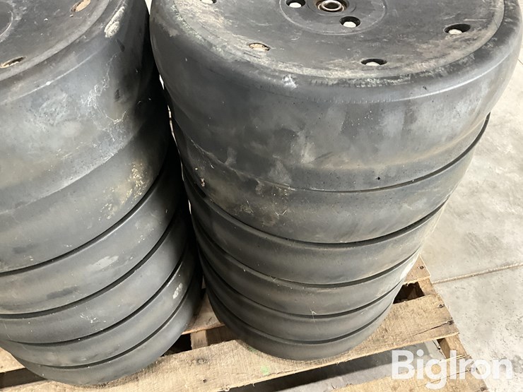 john-deere-xp-planter-row-unit-depth-gauge-wheels-image-13