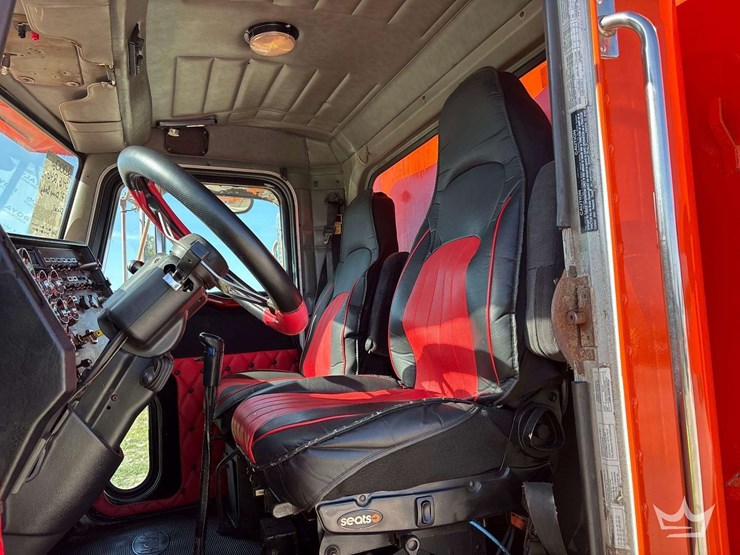 2000-peterbilt-378-image-22