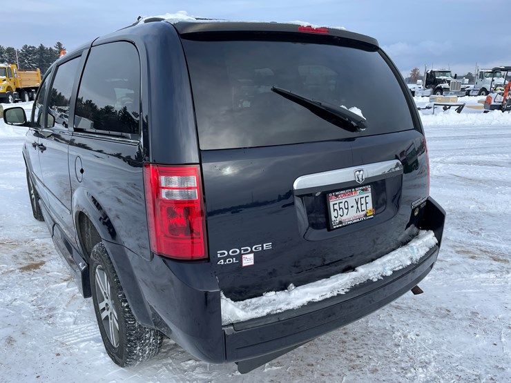 2010-dodge-grand-caravan-image-29