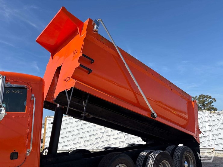 2000-peterbilt-378-image-7