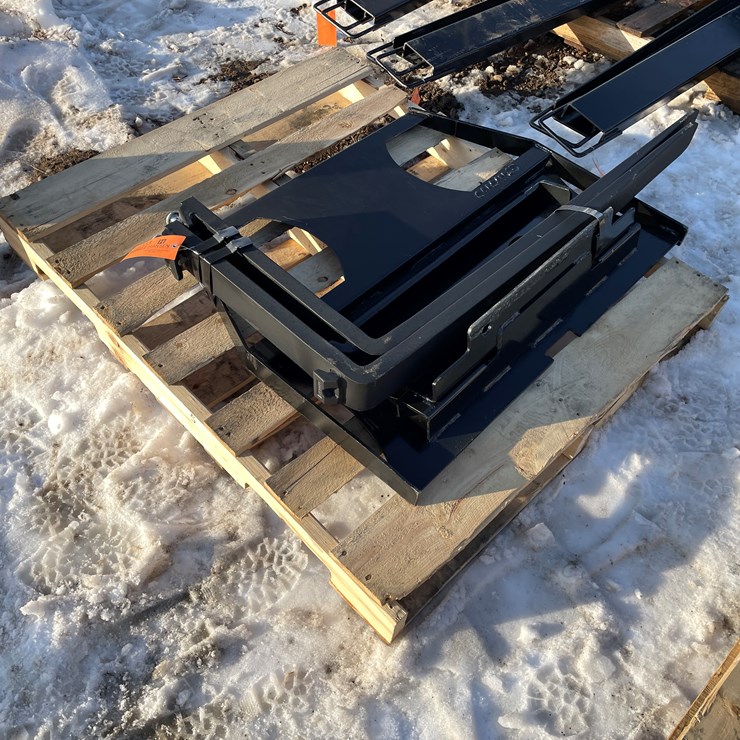 #18033 • Unused Mini Fork Frame Attachment (Princeton, MN)