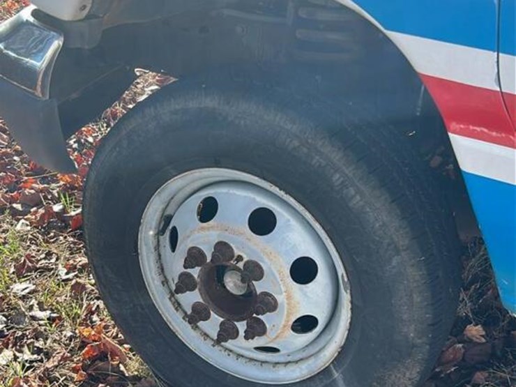 2005-ford-e350-image-10