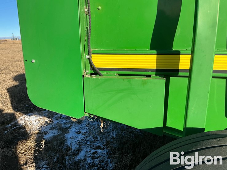 2010-john-deere-568-image-13