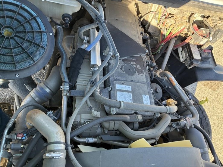 2021-freightliner-dump-truck-image-16