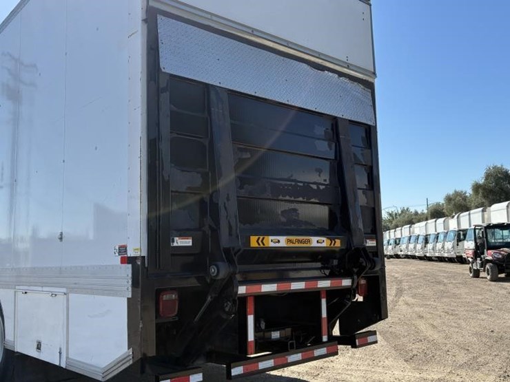 2017-ford-f650-image-5