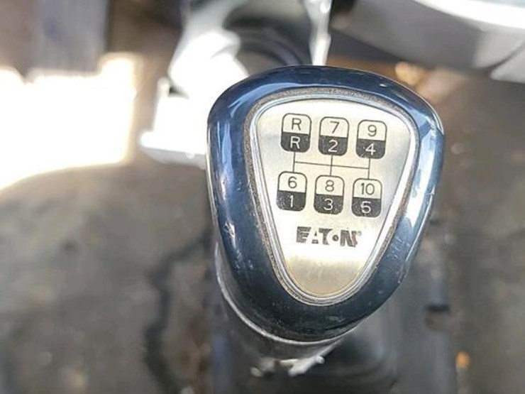 2016-peterbilt-579-image-21