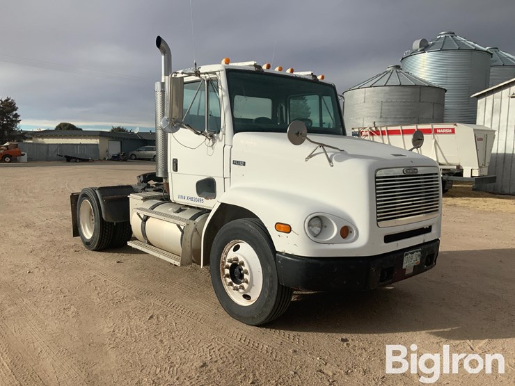 1999-freightliner-fl112-image-3