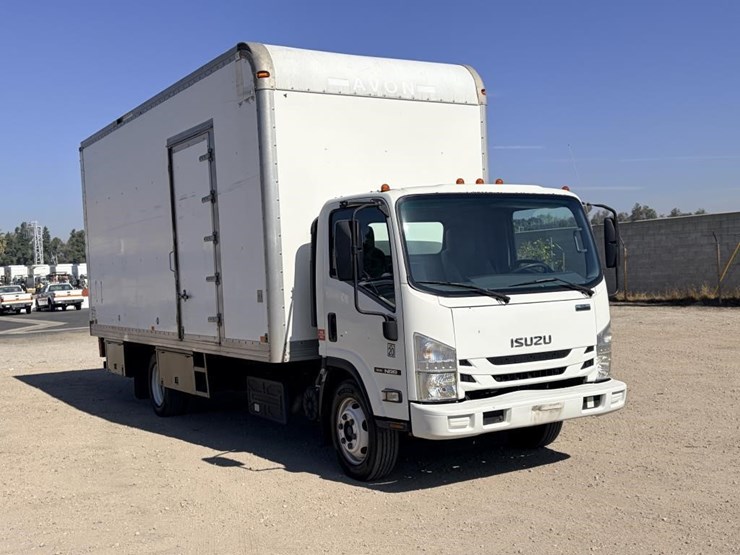 2017-isuzu-nrr-image-2