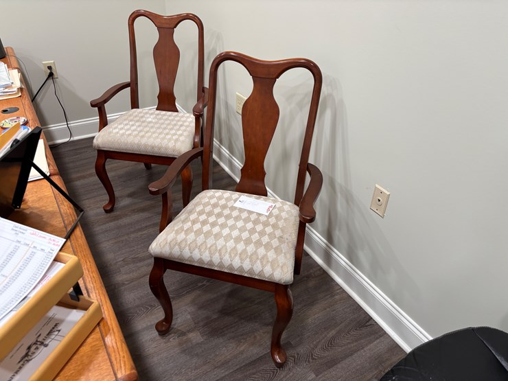 #202-•-lot-of-2-chairs-image-2