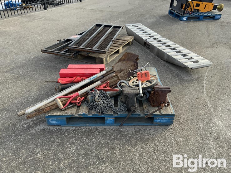 trailer-ramps,-shop-equipment-&-shovels-image-8