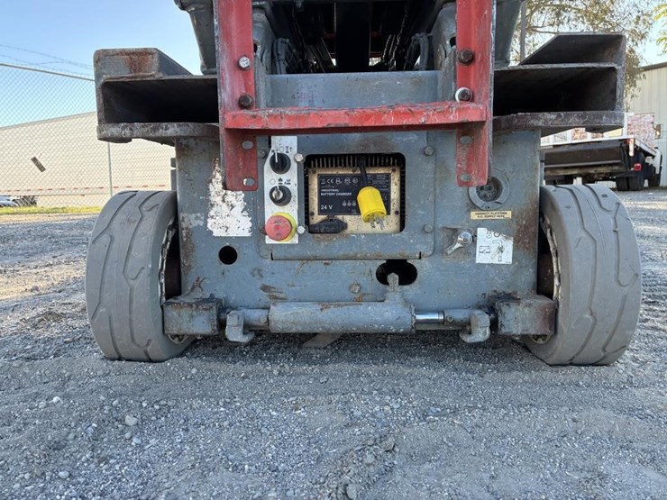 2013-skyjack-sjiii3219-image-9