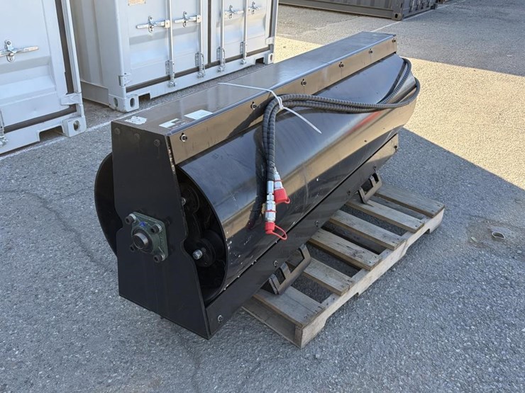 giyi-skid-steer-roller-72"-image-2