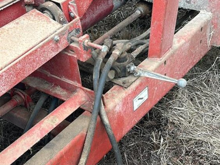 case-ih-1350-image-12