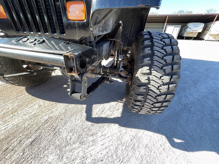 1995-jeep-wrangler-image-38