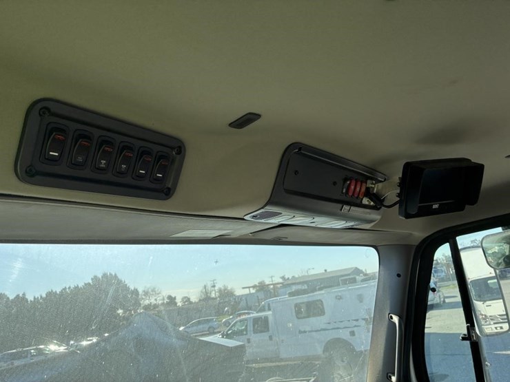 2021-freightliner-dump-truck-image-23