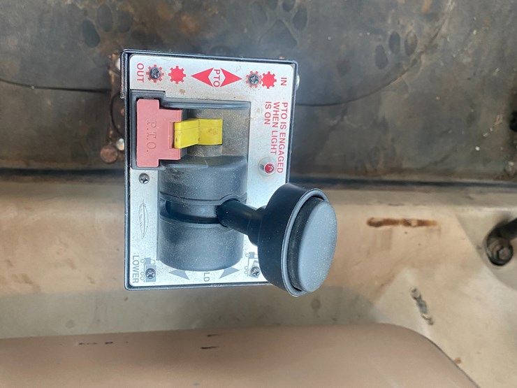 #302-•-2009-mack-gu713-semi-tractor-(has-wi-title)-(mosinee,-wi)-image-96