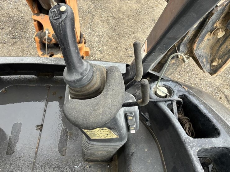 2018-case-580sn-image-28