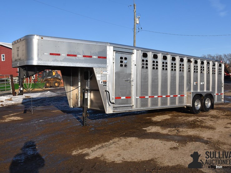 2025-wilson-livestock-trailer-image-1