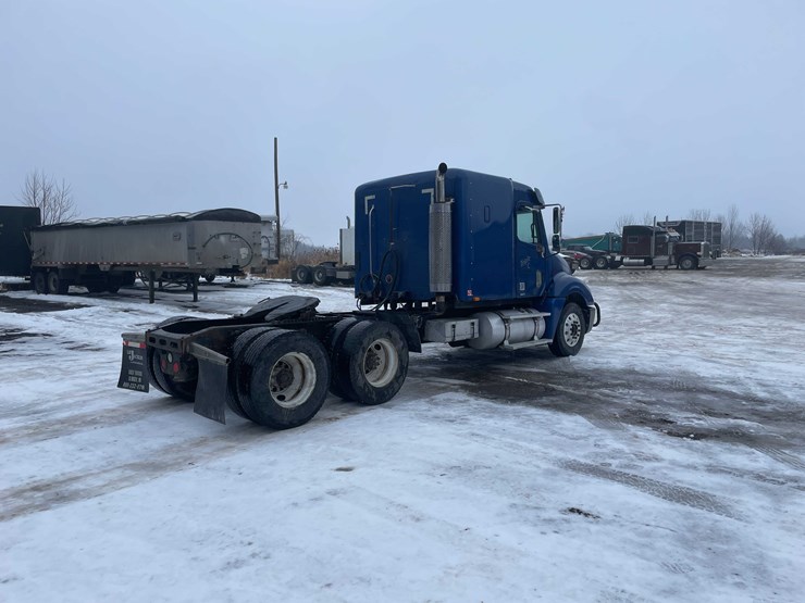 #308-•-2005-freightliner-columbia-semi-tractor-(has-wi-title)-(denmark,-wi)-image-5