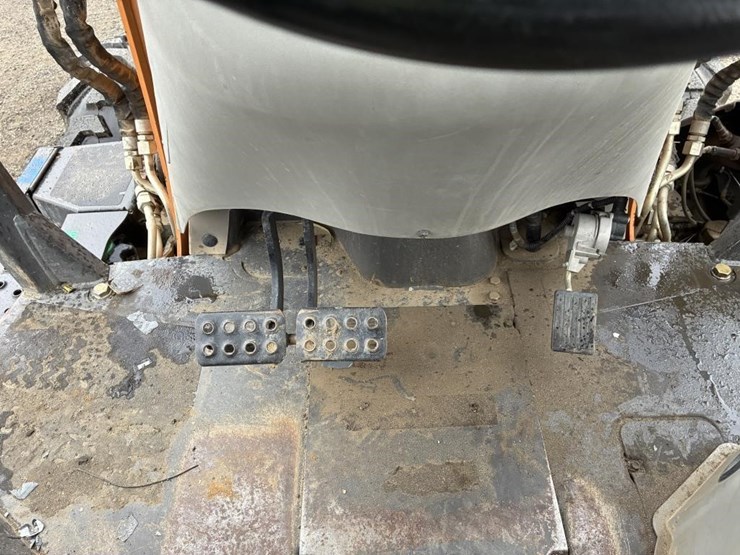 2018-case-580sn-image-22