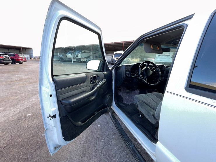 2002-chevrolet-s10-image-30