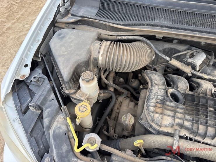 2015-dodge-grand-caravan-image-14