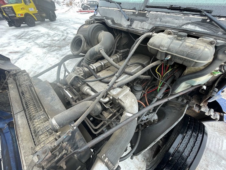 #308-•-2005-freightliner-columbia-semi-tractor-(has-wi-title)-(denmark,-wi)-image-66