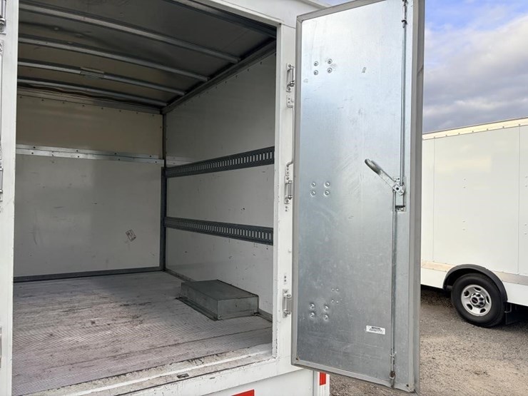 2023-gmc-3500-image-15