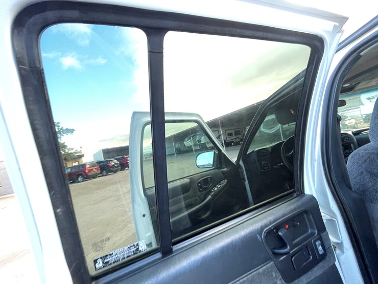 2002-chevrolet-s10-image-17