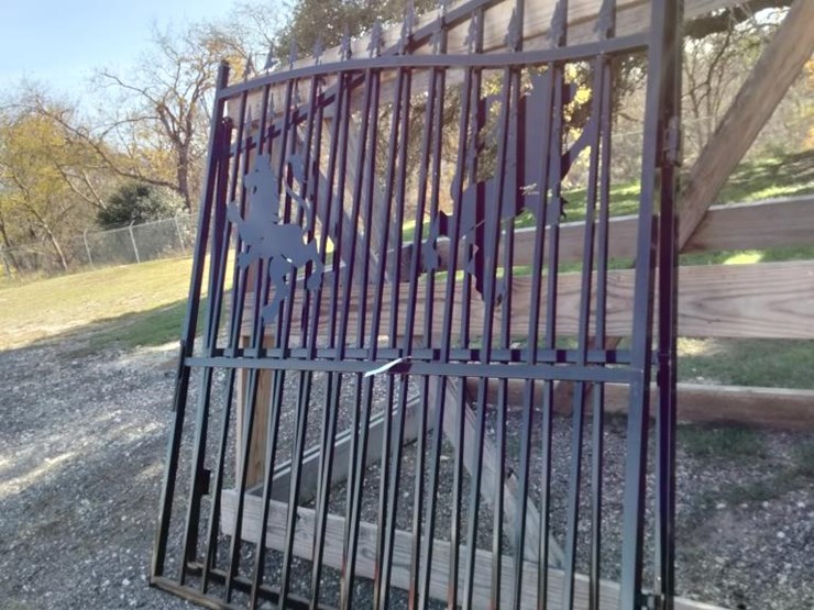 #15-•-bi-parting-iron-gate-w/-lion-motif---4.2m-image-2