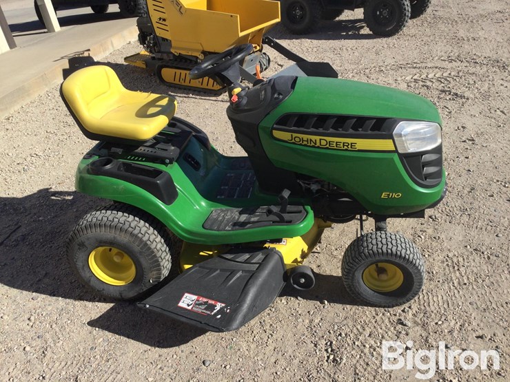 2018-john-deere-e110-image-8