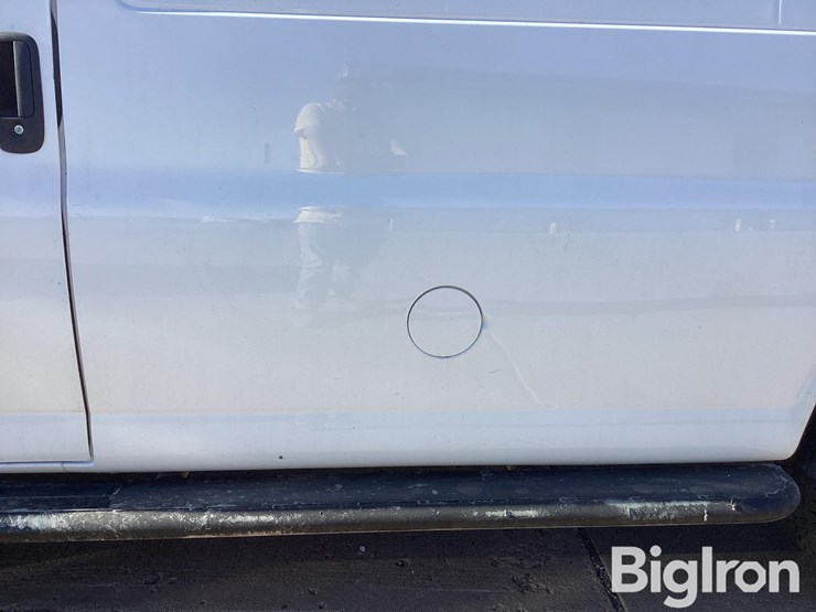 2017-gmc-2500-image-16